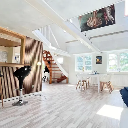 3 In Arty House, Osterlars
