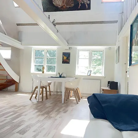 3 In Arty House, Osterlars